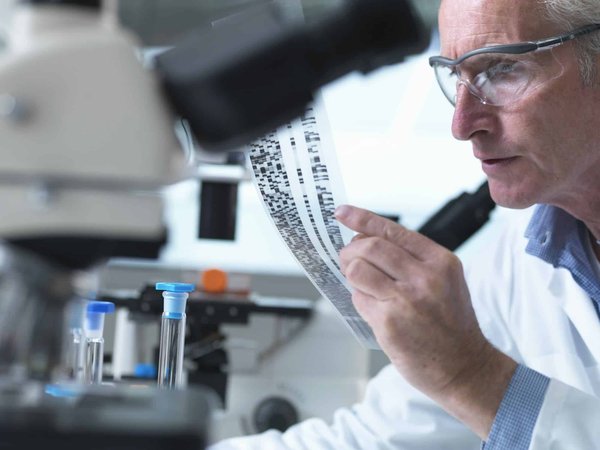 Quali sono i progressi nell'uso di sensori biometrici per il monitoraggio non invasivo del glucosio?